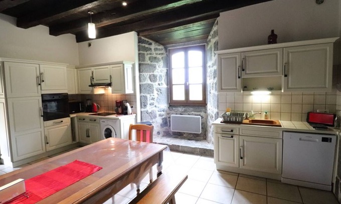 Saint-Martin-Valmeroux Cottage | Maison de caractère rénovée, au calme, proche Salers, avec jardin et activités de plein-air