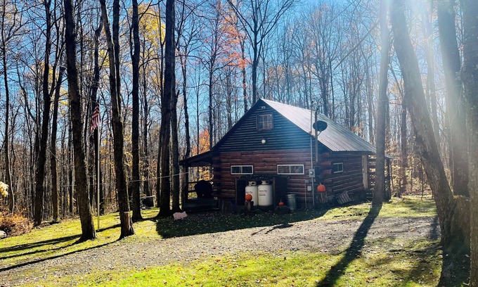 Cooperstown Cabine | Charming Full Bed & 2 Twin Bed cabin w/AC, Heat, WiFi in lovely Cooperstown,