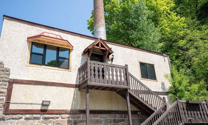 Jordan Appartement | Charming fully renovated Historic Home Away From Home originally built in 1863!