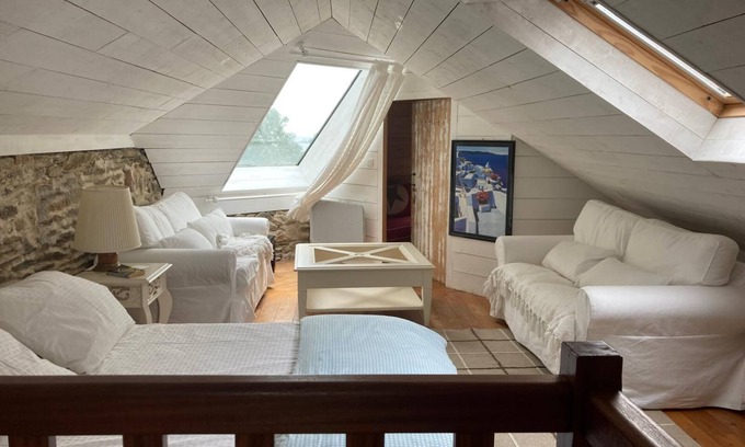 Locmaria-Plouzane Appartement | Charming furnished house near the beach, with fenced garden