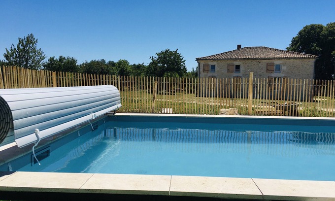 Le Gua Cottage | Meublé de charme 6 personnes au calme avec piscine et grand jardin