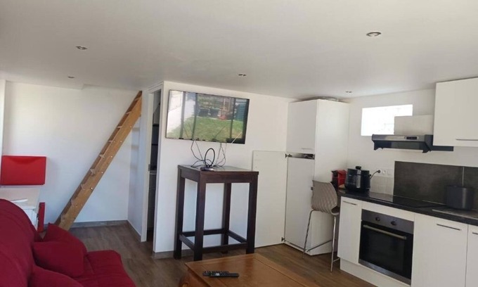Carbon-Blanc Appartement | Charmante dépendance meublée avec terrasse à Bordeaux