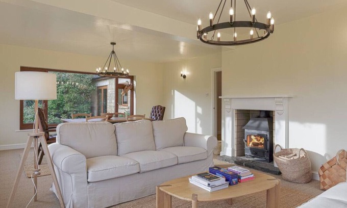 Bourton-on-the-Water Maison | Charming 3BD Cotswolds Family Retreat