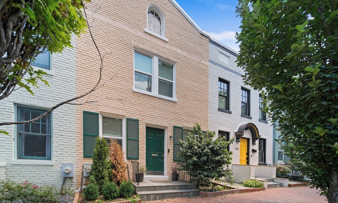 Georgetown Maison | Charming Georgetown Townhouse