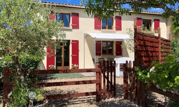 Chatenet Maison | Charming Gite 3* + pool + tasting room. Beautiful views down the Seugne Valley.