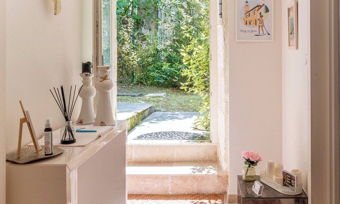 Belveze Maison | Charming gîte and unusual cabin, nature, swimming pool. Ideal for friends and family stays