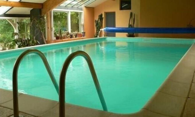 Chevannes Cottage | AU COEUR DE LA BOURGOGNE .2 PISCINES(intérieure et extérieure)SALLE DE CINEMA.