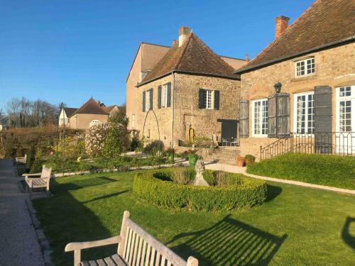 Mont-Saint-Vincent Maison | Charming Gite In Mont Saint Vincent
