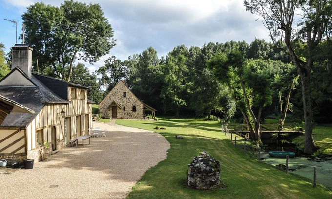 Preaux Maison | Gite de charme, bord de rivière (sécurisé), (grande) piscine enfant, calme