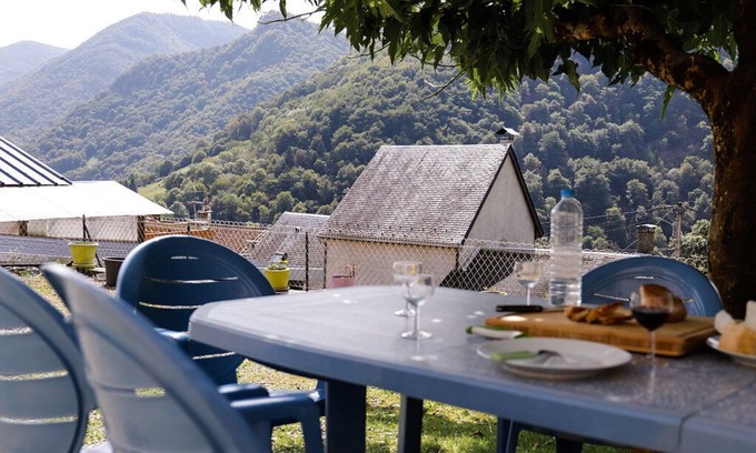 Sengouagnet Maison | Gite de charme tout confort prêt station du Mourtis, WIFI, Cheminée