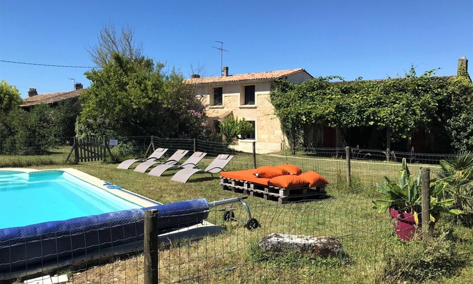 Verac Maison | Gîte de charme avec piscine sur domaine viticole bio