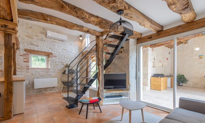 Aiguelèze Maison | Charming gite with whirlpool bath and swimming pool amidst vineyards