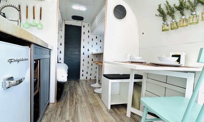 La Presa Maison | Charming Glamping - Stay in Style: Airstream + Views in Spring Valley