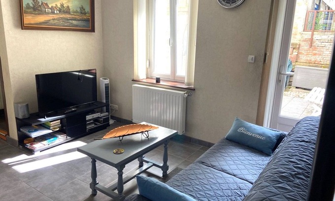 Epinal Appartement | Charmant T2 rénové avec cour privée - centre d'Épinal, proche gare et commodités