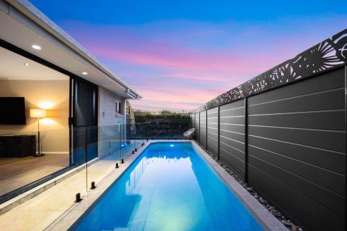 Gold Coast Maison | Charming Group Getaway - 9 Mins To Burleigh Beach