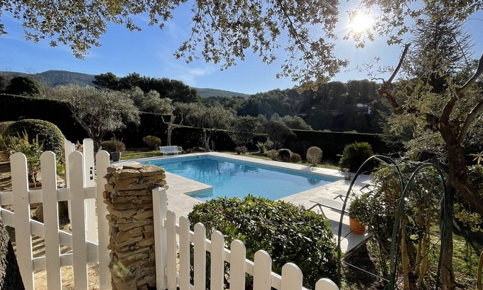 Le Beausset Lit Et Petit-Déjeuner | Charming guest house, 15 minutes from the most beautiful beaches in the Var.