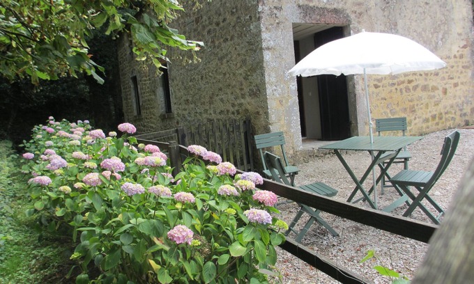 Negreville Cottage | Ravissante maison d'hôtes en bordure de bois, à 15 minutes de la mer .