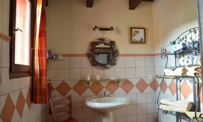 Prunete Hôtel | Chambres d'hôte de charme proche de la mer et de la montagne. cHAMBRE 1