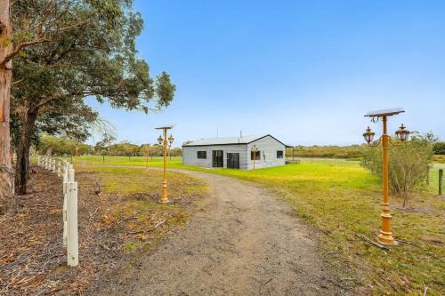 Hastings Maison | Charming Guesthouse Retreat in Hastings w laundry