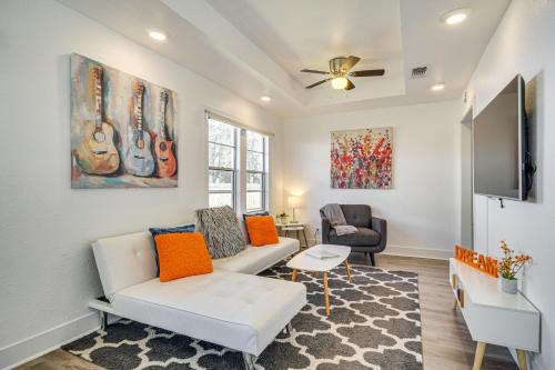 Long Beach Maison | Charming Gulf Coast Cottage - 1 Mile to the Coast!