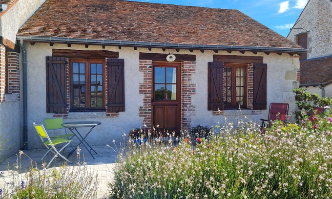 Bonnee Lit Et Petit-Déjeuner | Roulotte confortable avec balcon en bois, climatisation et prêt de vélos, près du Château de Sully