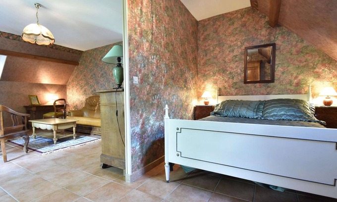 Faverolles Maison | Charming holiday home with pool and pond