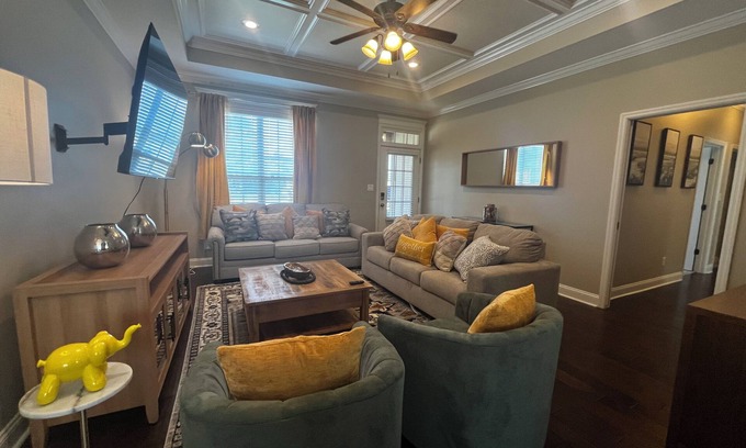 Hahira Maison | Charming Hahira Haven w/ Scenic Pond and Full Amenities.