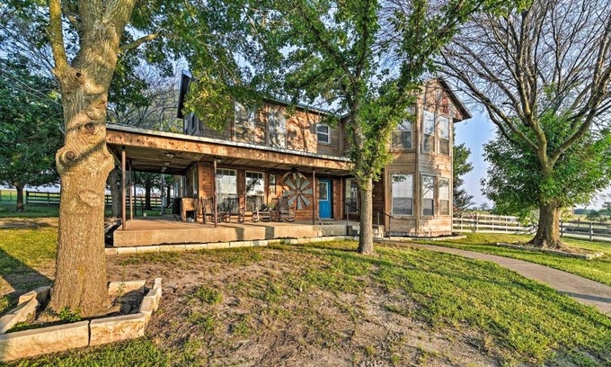 Energy Maison | Charming Hamilton Farmhouse with Country Views!
