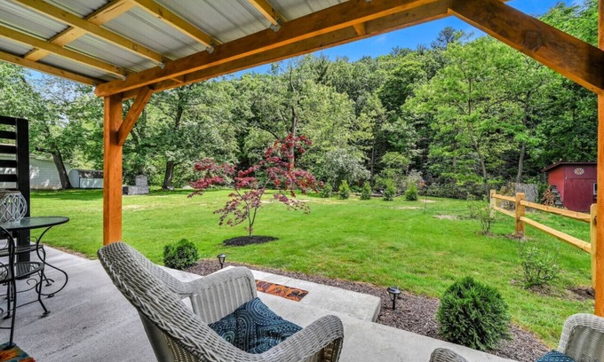 Cumbola Cabine | Charming Hammock by the River