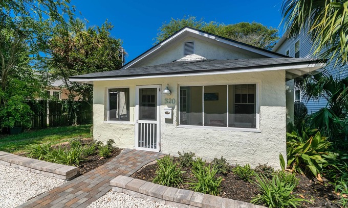 Jacksonville Beach Cottage | Cottage de plage rénové - Marche / Vélo au coeur de Jax Beach