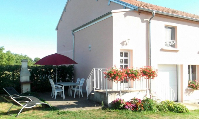 Choiseul Cottage | Charmant Gîte Historique avec Randonnée et Hébergement pour Chevaux – Choiseul, France