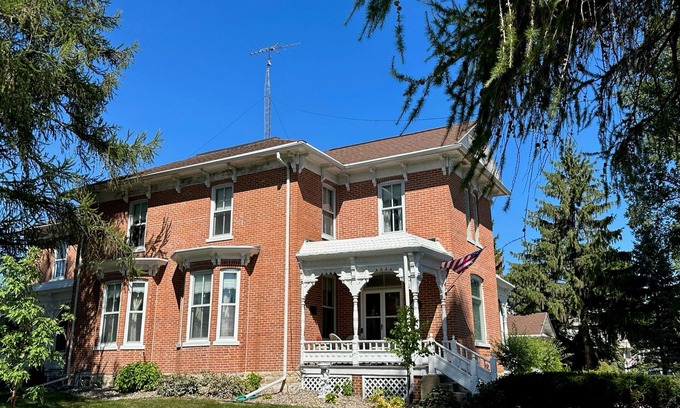 Lancaster Maison | Charming Historic Getaway: Unwind in Lancaster's Timeless Elegance