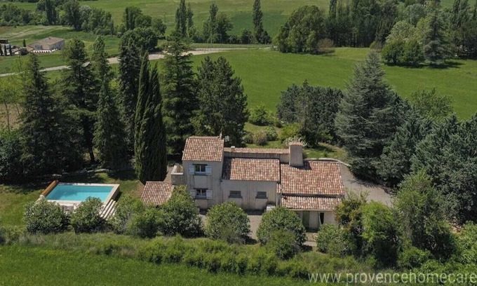 Revest-des-Brousses Villa | Maison de charme en pleine nature avec piscine et terrain arboré dans le Luberon