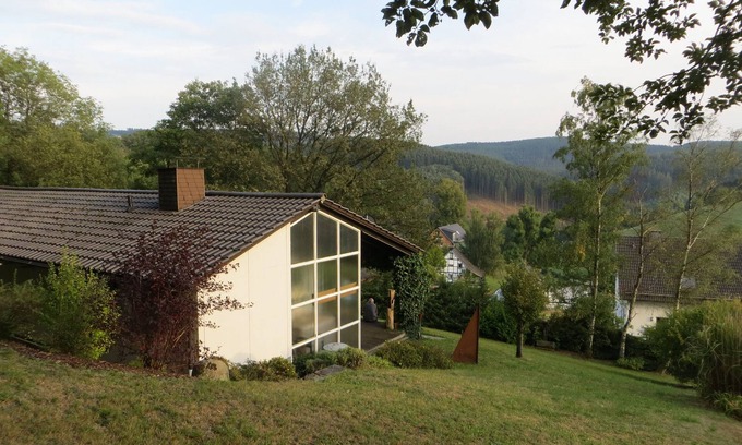 Burberg Maison | Charmante maison de vacances avec une vue magnifique, à proximité de Biggesee.