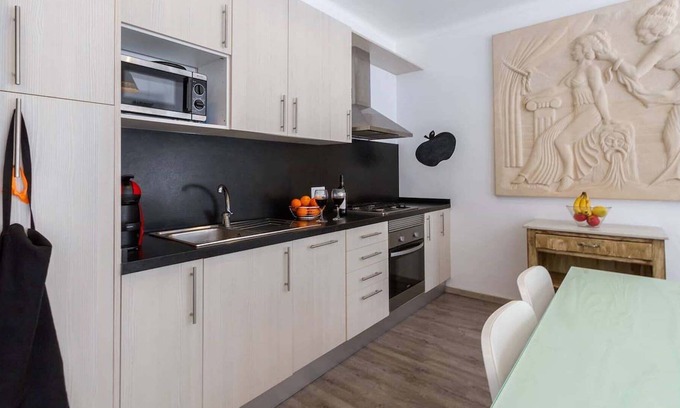 Cala San Vicente Appartement | Charming Holiday Apartment “Can Inma by Modesta A” Close to the Beach with Wi-Fi & A/C; Parking Available, Pets Allowed