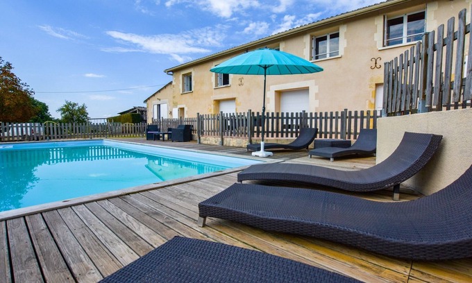 Gornac Maison | Charmante maison avec piscine privée au milieu des vignobles bordelais.