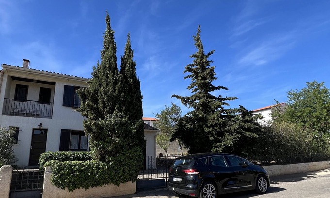 Baixas Maison | Charmante maison de vacances avec un beau jardin dans le midi.