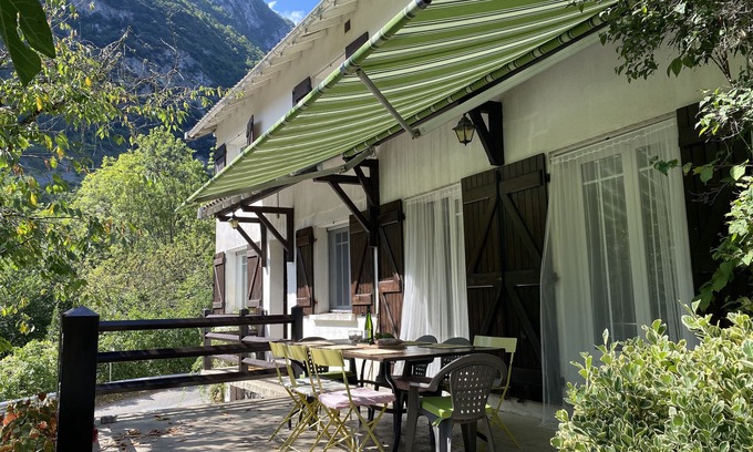 Niaux Maison | Charmante maison de vacances avec vue sur la montagne et la rivière