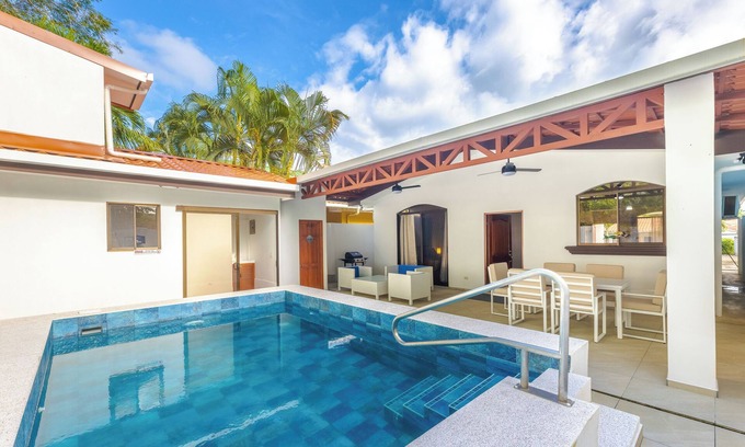 Esterillos Oeste Maison | New charming home in gated community + private pool