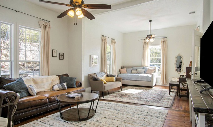 Mineral Wells Maison | Charming home, downtown Mineral Wells