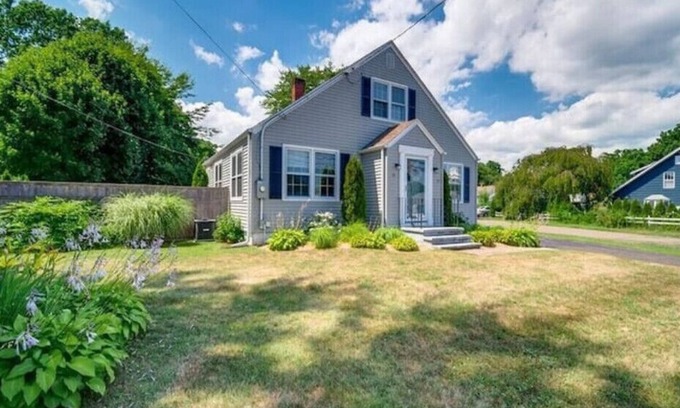 Branford Maison | Charming home, easy access - everything Branford. Super Host with 5-Star Rating