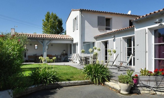 Les Portes-en-Re Maison | Charmante Maison avec Jardin, à Proximité du Centre des Portes-en-Ré, 3 Chambres, WIFI