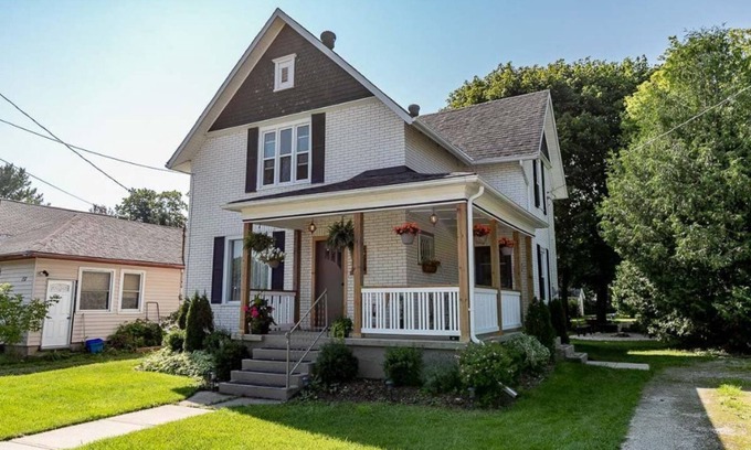 Meaford Maison | Charming Home, Minutes to Beach, Downtown Meaford