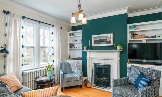 Waterford Valley Maison | Charming Home on the West Side of Downtown