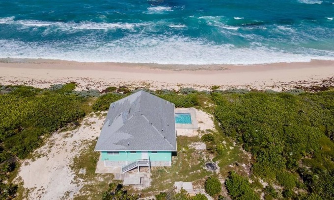 Long Island Maison | Charming home overlooking the Ocean