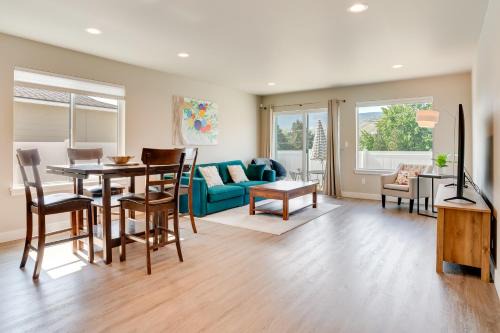East Wenatchee Maison | Charming Home with Mtn and Columbia River Views!