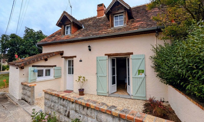 Mezieres-en-Brenne Cottage | Maison confortable avec jardin clos, wifi et parking, idéale pour se ressourcer en pleine nature