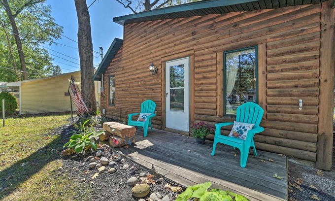 Prudenville Maison | Charming Houghton Lake Cottage with Backyard!