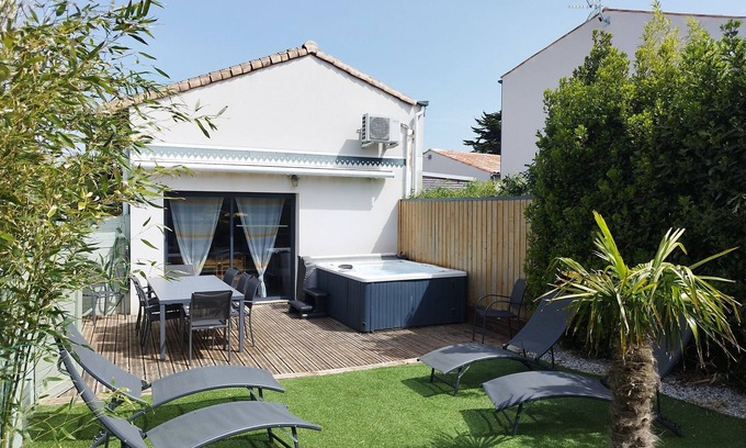 Angoulins Maison | Belle maison de charme 3* jacuzzi privé mer plage commerces centre village