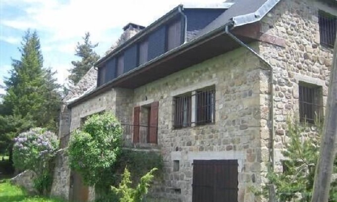 Le Lac-d'Issarles Maison | Maison de charme a louer pour 15 personnes au lac d'issarles ardeche